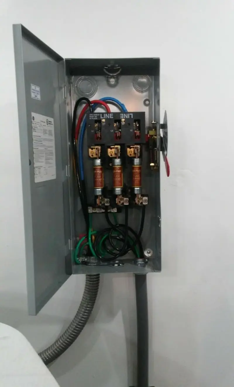 Three-phase disconnect switch installed for Smoke Detector Installation in Cave Springs